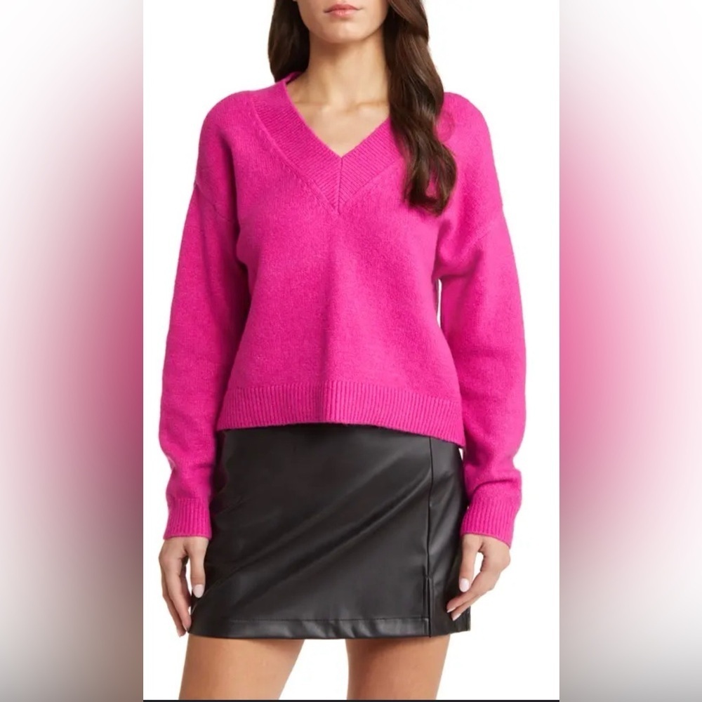 Philosophy Women’s Pink Knitted Long Sleeve V-Neck Pullover Sweater. Size: Small